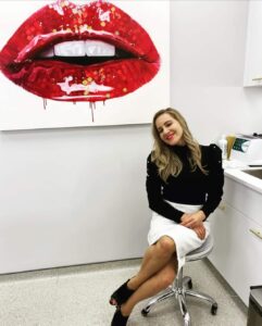 Aundrea: An expert on lips!